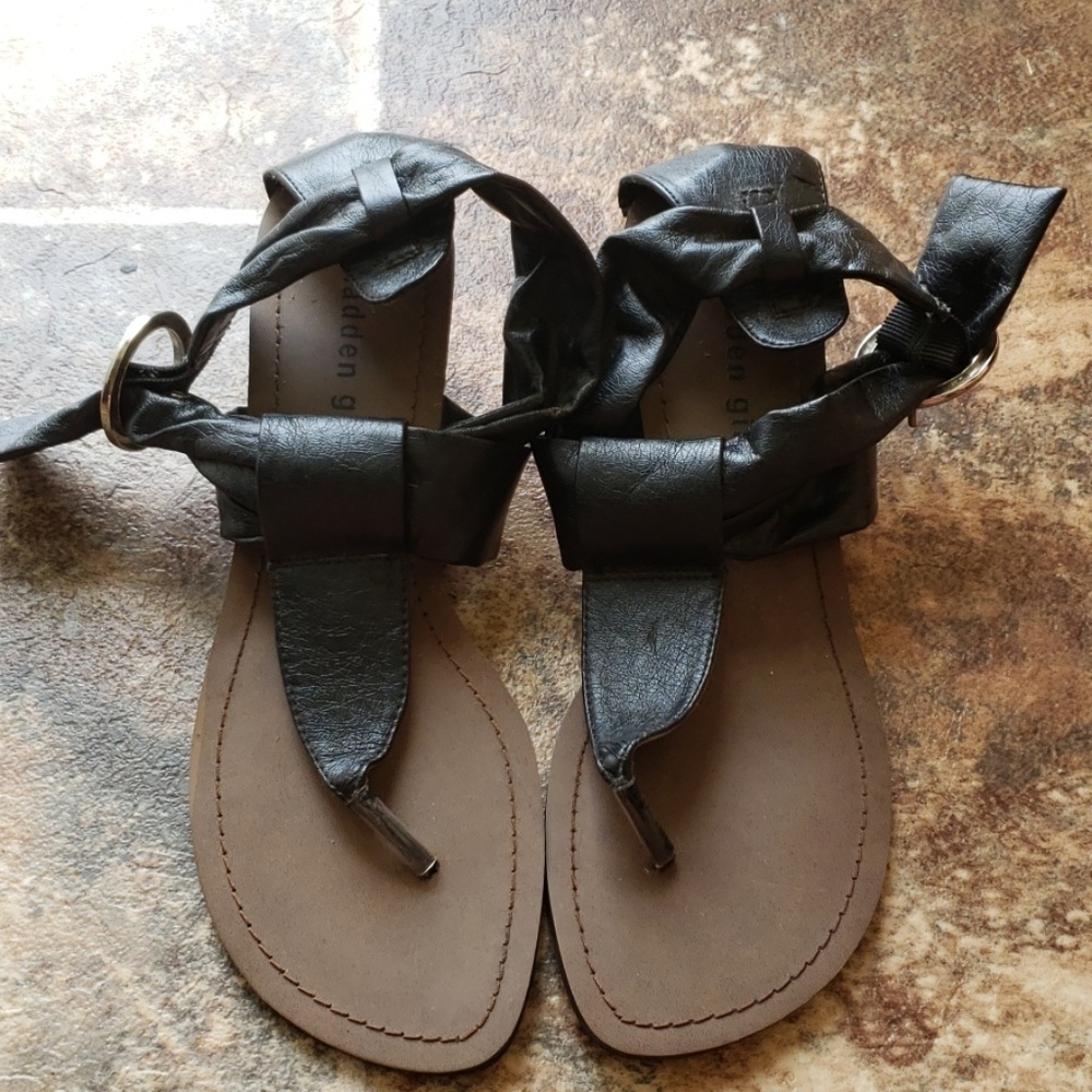 Madden Girl wedge